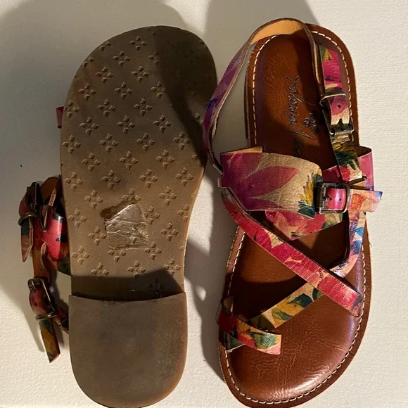 Patricia Nash Vibrant Floral Strappy Sandals - Picture 3 of 6